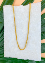 Load image into Gallery viewer, Box chain on a marble slab with Palm leaves underneath