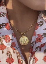 Load image into Gallery viewer, Model wearing Link Chain layered with Modern Maharani Pendant