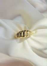 Load image into Gallery viewer, Croissant Ring
