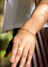 Load image into Gallery viewer, Model wearing Catena Bracelet and Sila ring 
