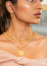 Load image into Gallery viewer, Model wearing Modern Maharani Pendant with Itkan Necklace. 
